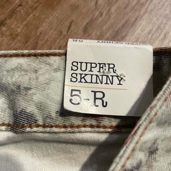 American Rag Splatter Dyed Capri Jeans - Picture 7 of 8